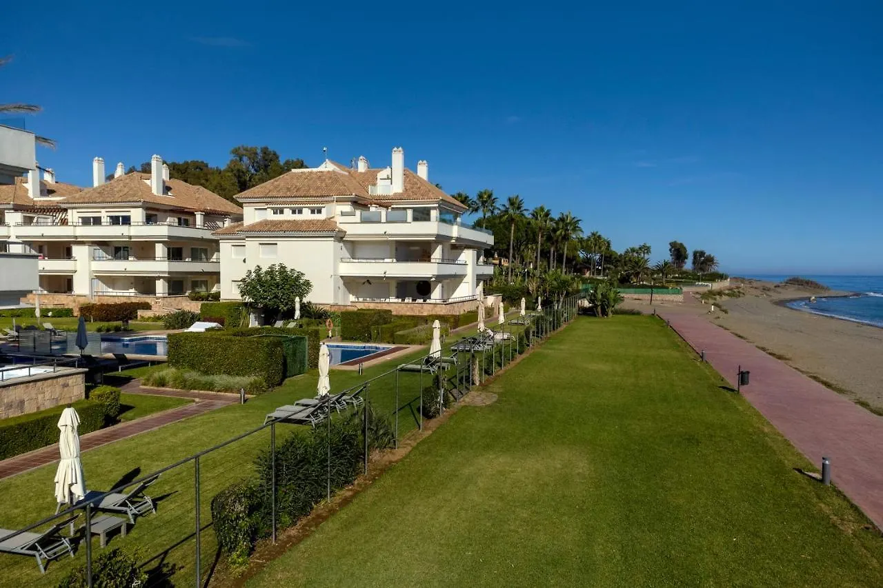 Appt 401-3-Bed-Heaven Beach-Paseo-All Year Heated Pool-Free Bikes Estepona Apartment