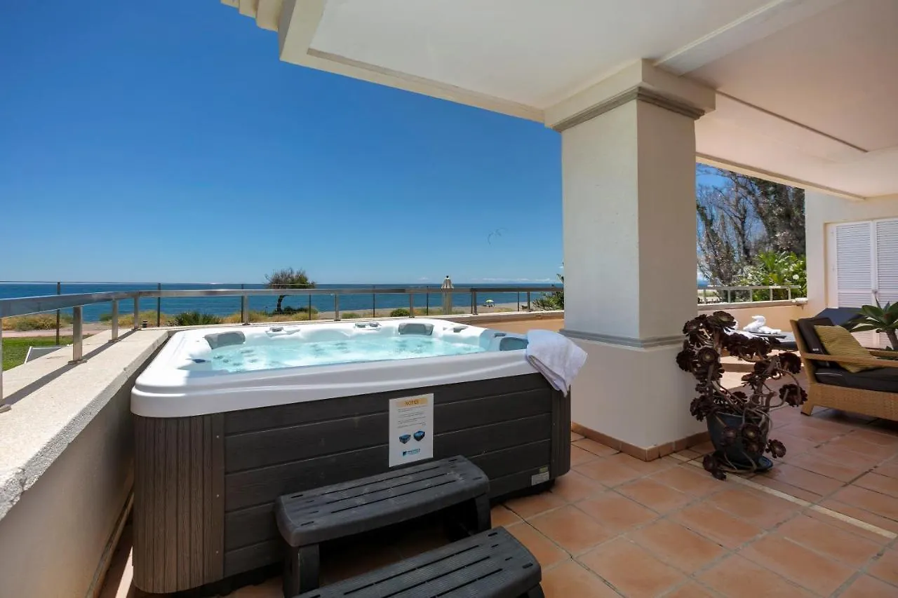 Appt 401-3-Bed-Heaven Beach-Paseo-All Year Heated Pool-Free Bikes Estepona Apartment
