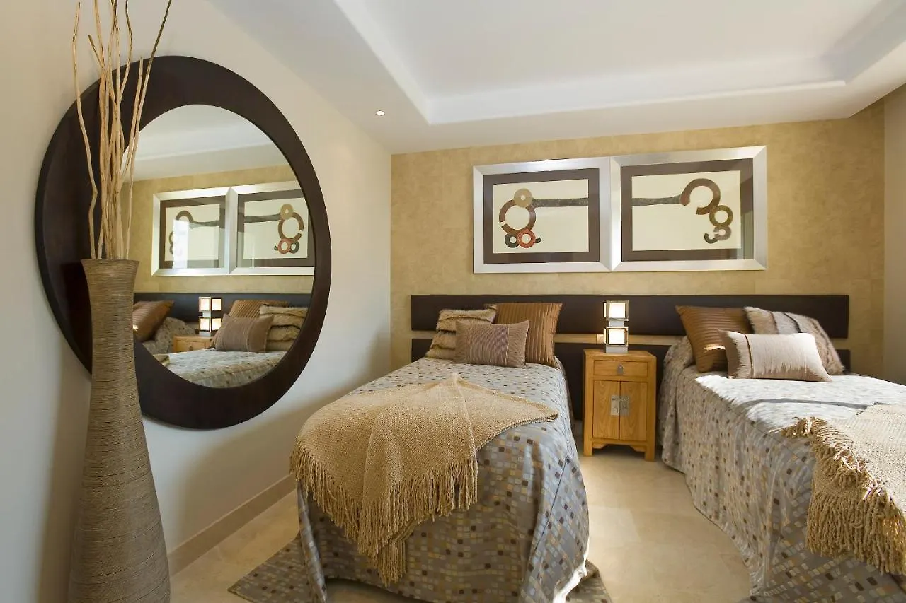 Apartment Appt 401-3-Bed-Heaven Beach-Paseo-All Year Heated Pool-Free Bikes Estepona