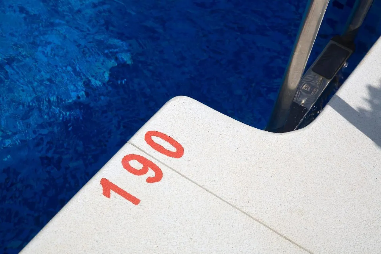 Appt 401-3-Bed-Heaven Beach-Paseo-All Year Heated Pool-Free Bikes Estepona Apartment